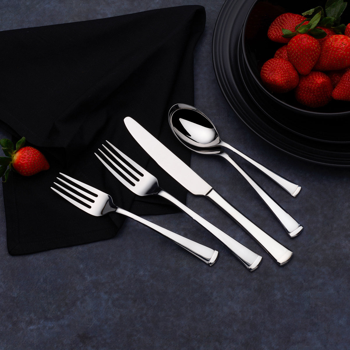 Mikasa Contempo Flatware Set 20-Piece 5120788CANRM 1990085