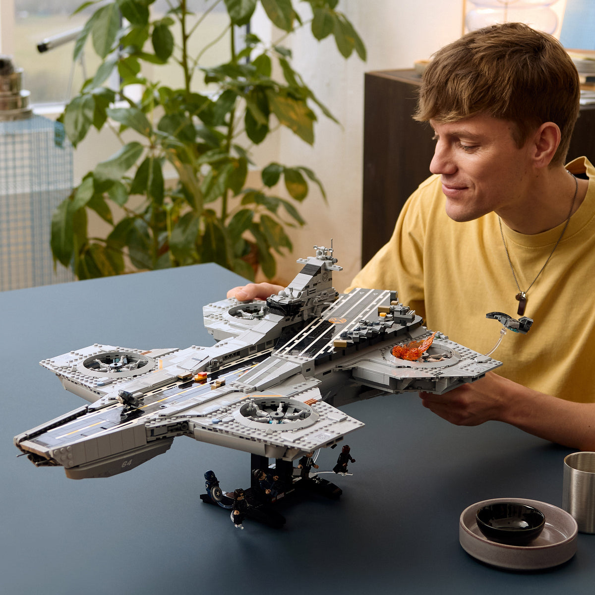 LEGO Marvel S.H.I.E.L.D. Helicarrier 76354 3057-Piece Set