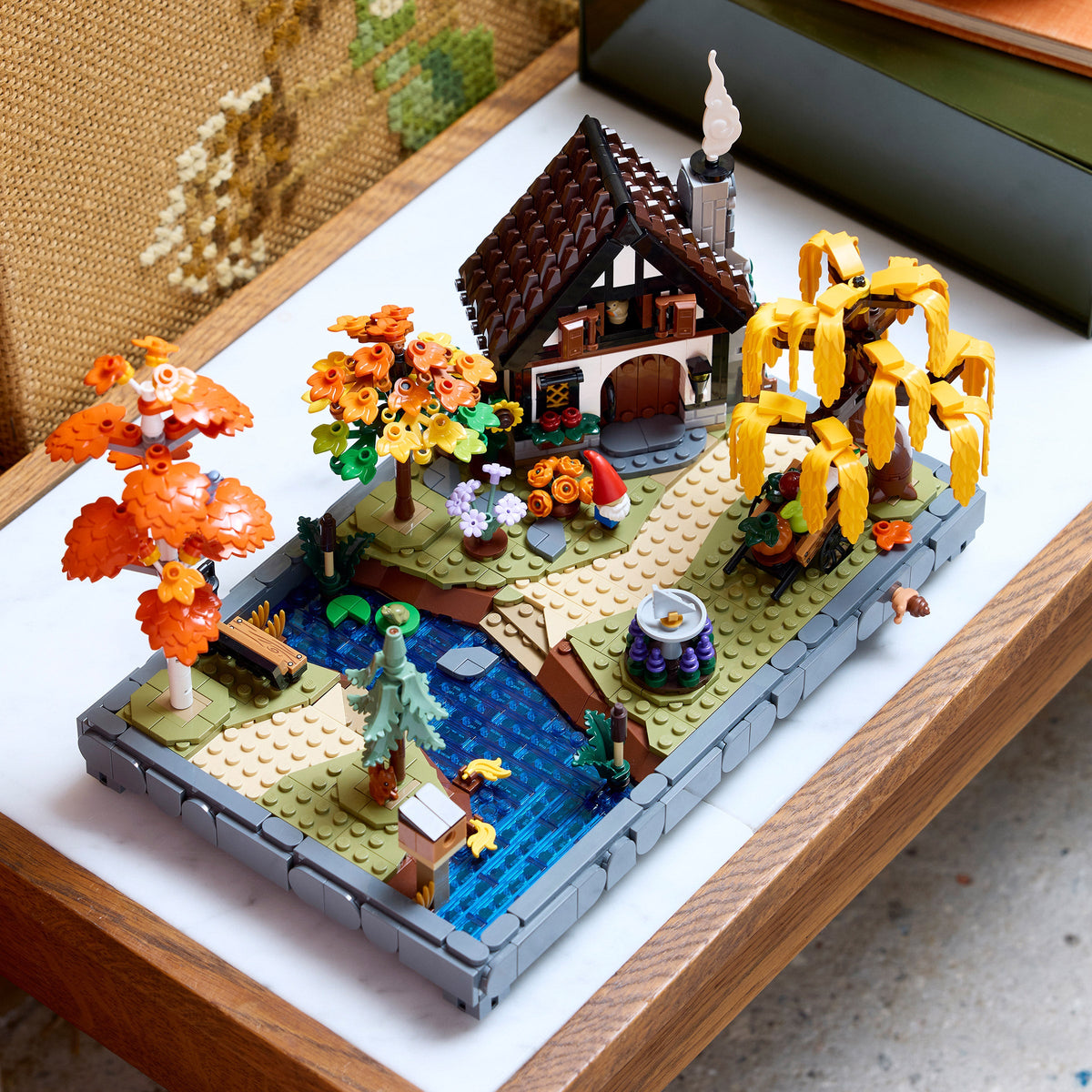 LEGO Icons Autumn Cottage Garden 11372